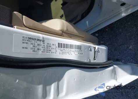 2015 Jeep Grand Cherokee Overland z USA, uszkodzony, nr VIN 1C4RJECG6FC707458